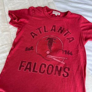 Vintage-Style Falcons Tee 🐦🍑🏈